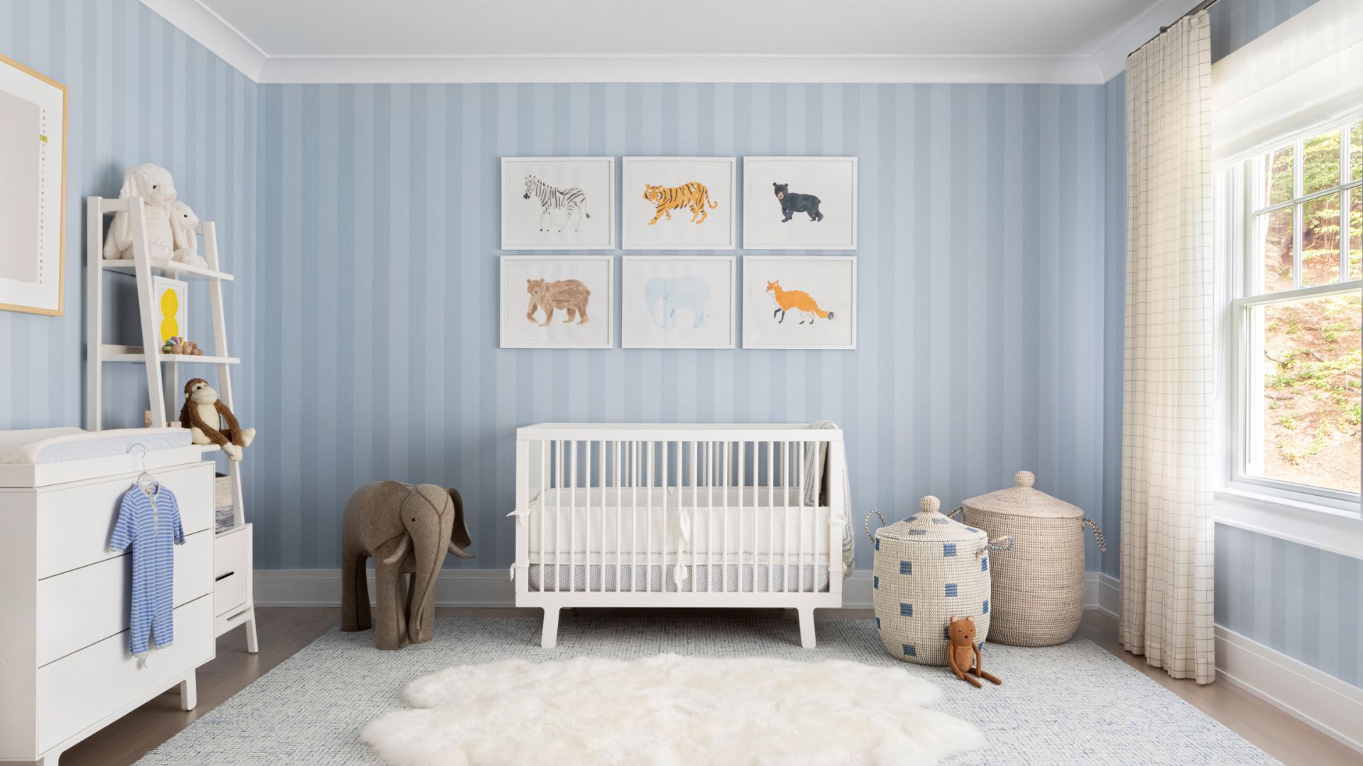 MADE4BABY BOUTIQUE -MADE4BABY BOUTIQUE White Modern Skincare Products Presentation 1