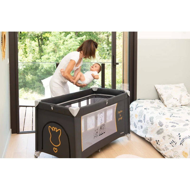 Lit Pliant Optic Z RENOLUX Sophie La Girafe Sunrise 9 Lit Pliant Optic Z RENOLUX Sophie La Girafe Sunrise – Image 7