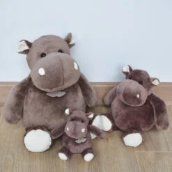 Peluche Hippopotame Marron 23 Cm HISTOIRE D’OURS La Savane 7 Peluche Hippopotame Marron 23 Cm HISTOIRE D’OURS La Savane -MADE4BABY BOUTIQUE peluche hippopotame marron 23 cm histoire dours la savane 1 2